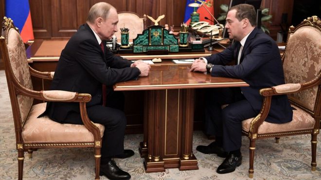 Mr Putin met the prime minister on Wednesday ahead of the decision that the government would resign