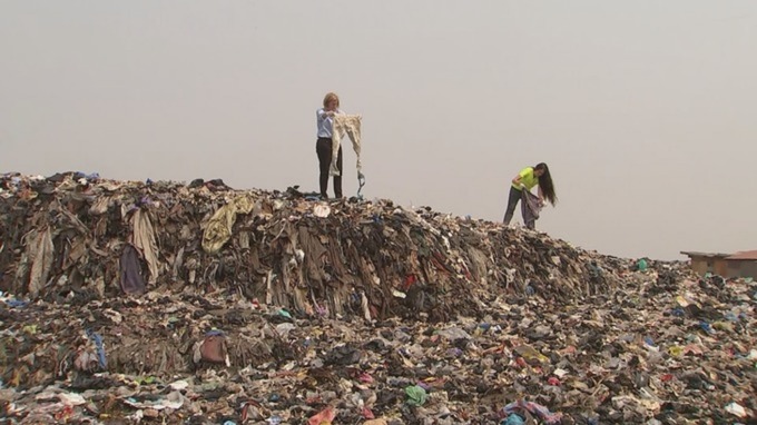 ITN’s Penny Marshall (left) and Liz Ricketts of The OR Foundation identiy the brands of the pile of clothes
