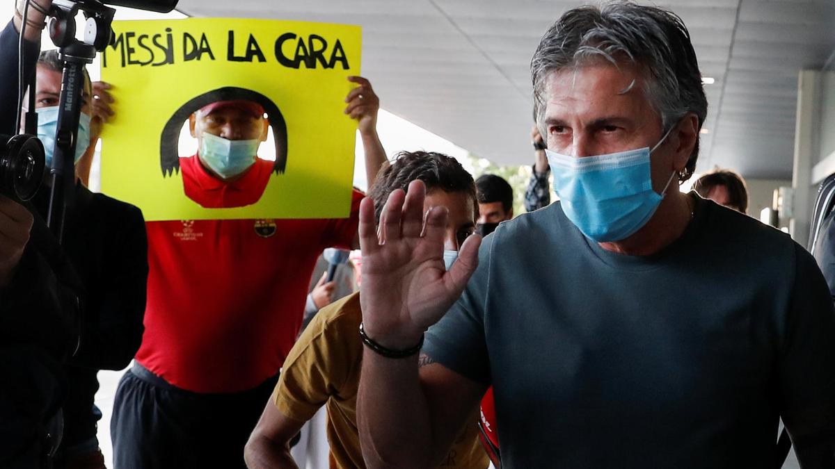 Lionel Messi's father arrives in Barcelona for crunch talks with La