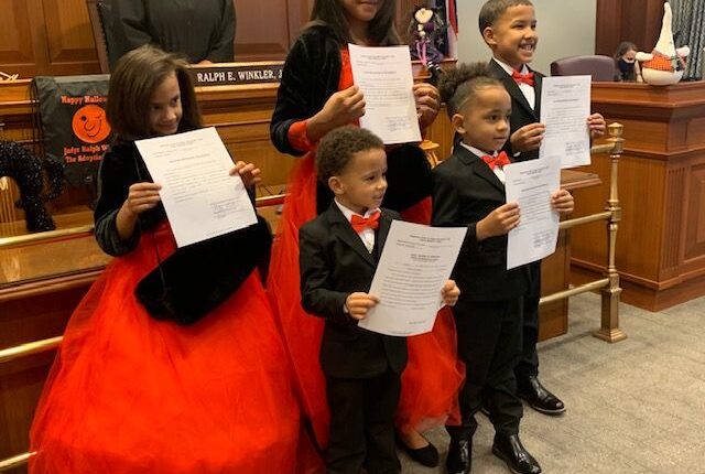 Single foster dad adopts 5 siblings to keep them together
