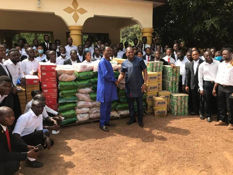 Rev. Wengam donates food items to support student pastors at Assemblies of God Theological Seminary, North Campus (AGTS) at the height of the pandemic