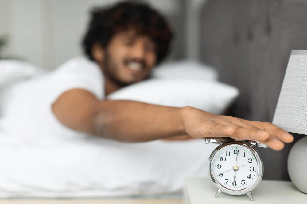 Why People Who Press Snooze On Their Morning Alarm Are Smarter