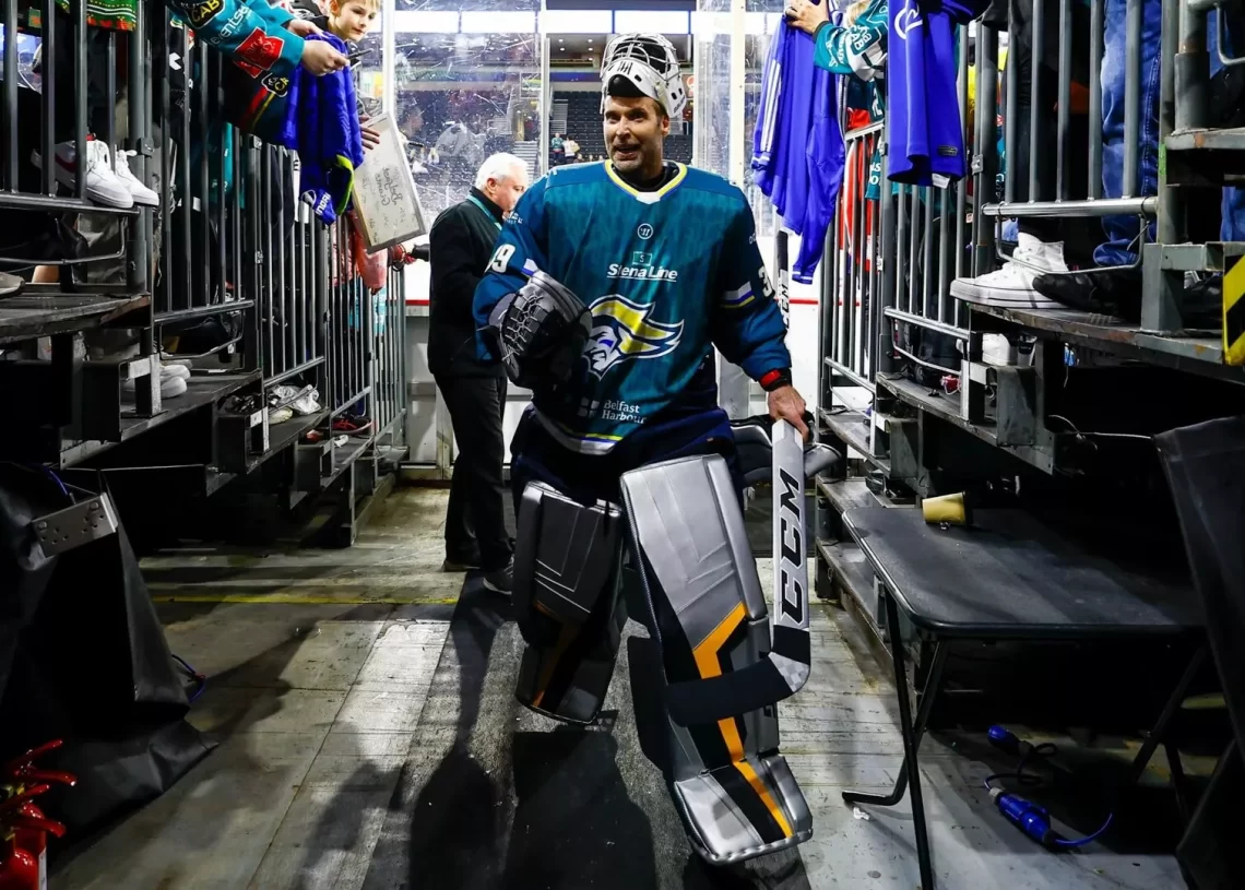[VIDEO] Petr Cech makes ice hockey debut with Belfast Giants The