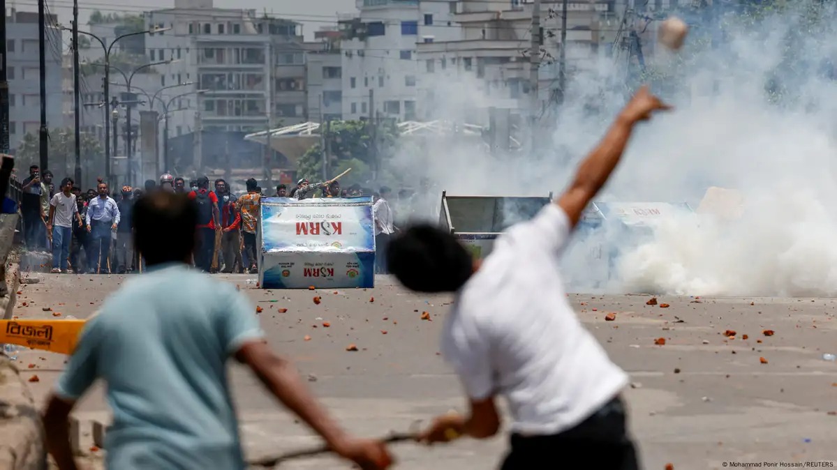 Bangladesh suspends mobile internet after student protests