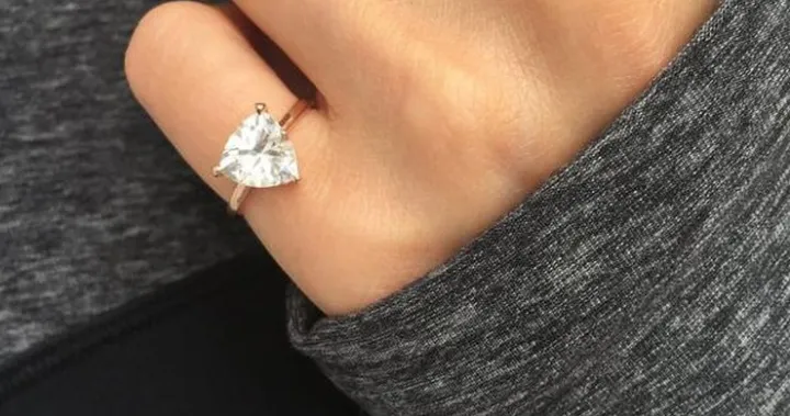 Ring on the little finger what does it mean