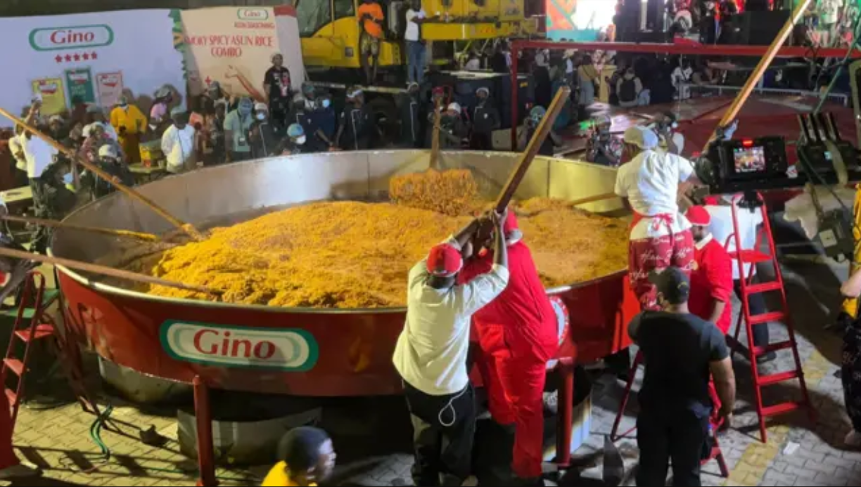 Nigerian chef breaks world record for largest jollof rice dish